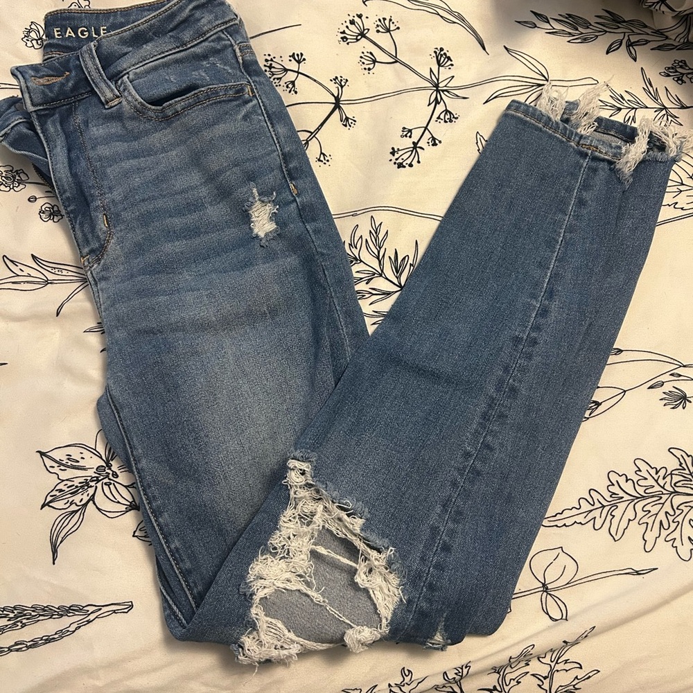 American Eagle Outfitters Light Blue Distressed Skinny Jeans